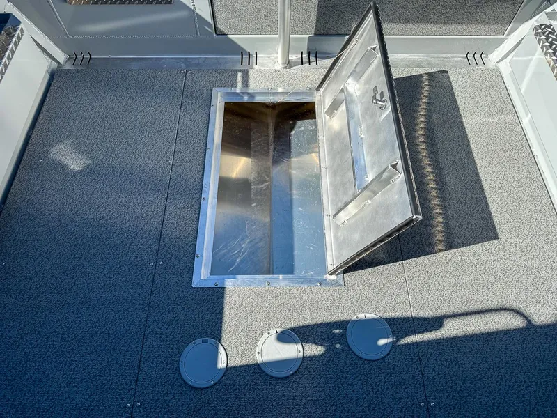 Slide: The Image of Hewescraft 210 Sea Runner Hard Top 2025 - 17