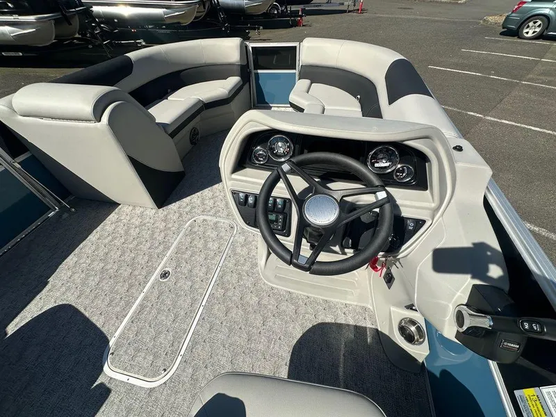 Slide: The Image of South Bay 224UL LE Entertainment 2.75 2025 - 15