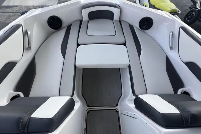 Slide: The Image of Yamaha AR195 2025 - 6