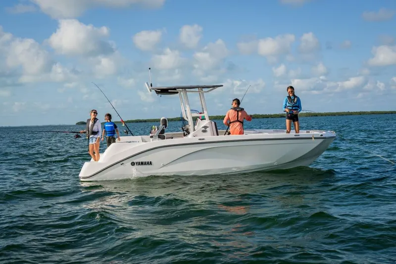 Slide: The Image of Yamaha 220 FSH Sport 2025 - 18