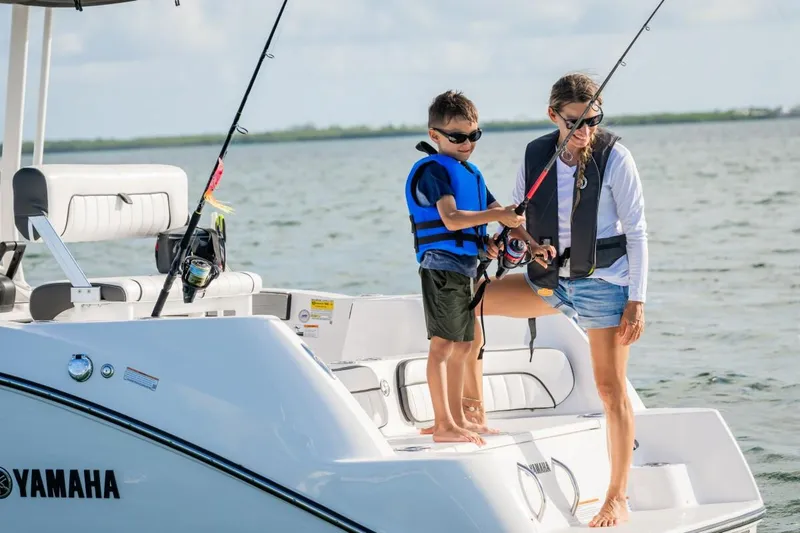 Slide: The Image of Yamaha 220 FSH Sport 2025 - 20