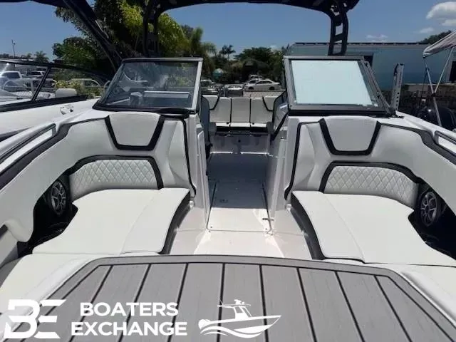 Slide: The Image of Yamaha 252SE 2025 - 9