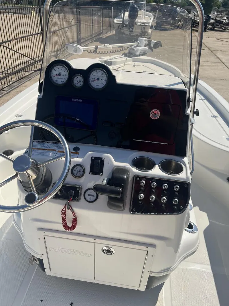 Slide: The Image of NauticStar 215 XTS 2017 - 9