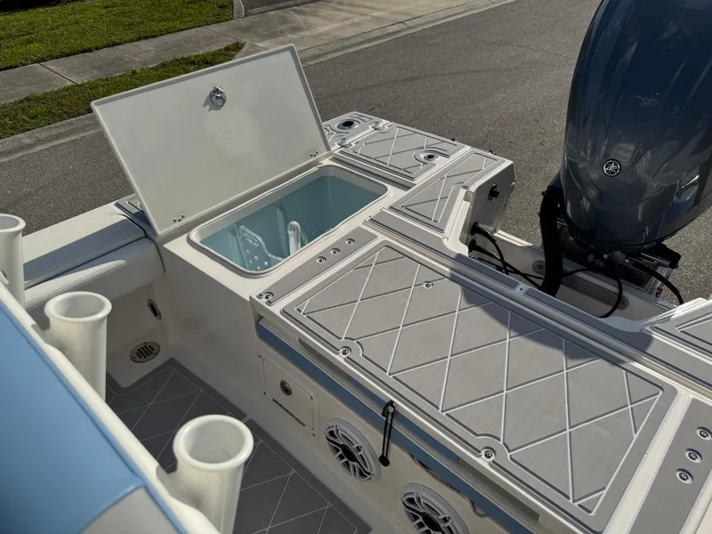 Slide: The Image of Robalo 246 Cayman 2023 - 100