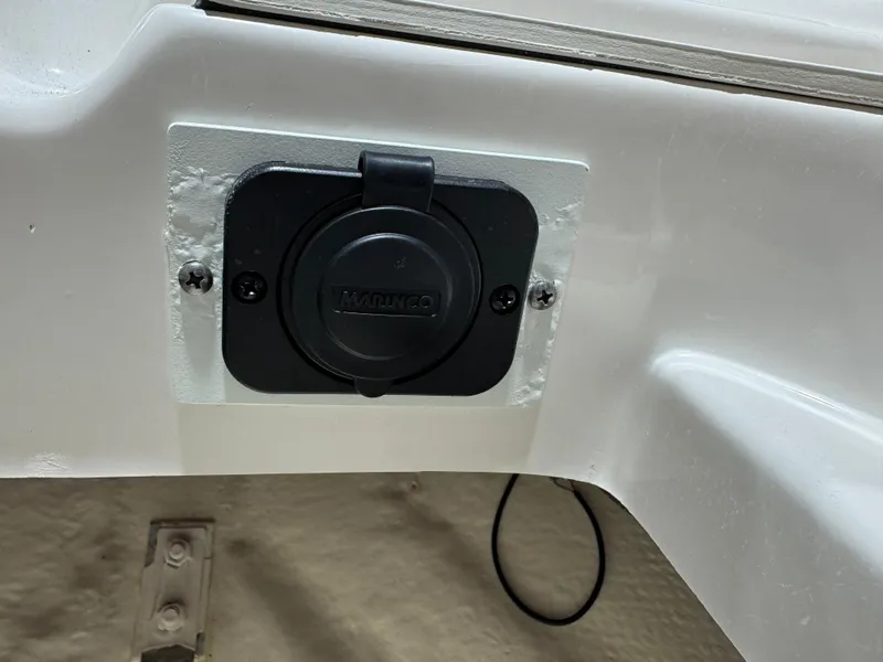 Slide: The Image of Robalo 246 Cayman 2023 - 106