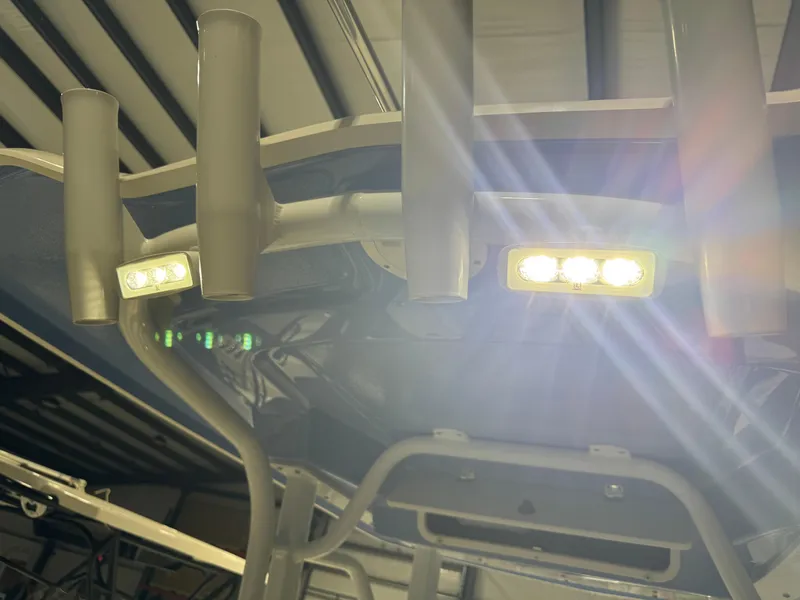 Slide: The Image of Robalo 246 Cayman 2023 - 111