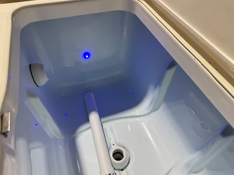 Slide: The Image of Robalo 246 Cayman 2023 - 113