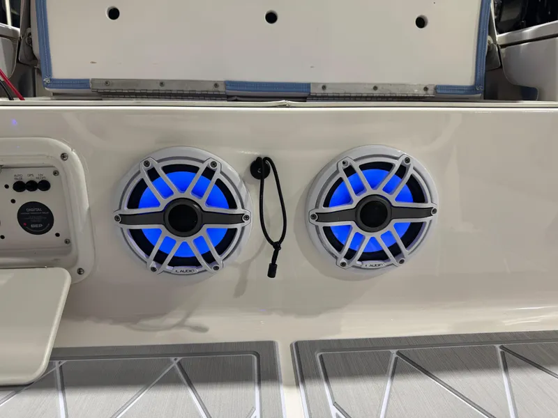 Slide: The Image of Robalo 246 Cayman 2023 - 115