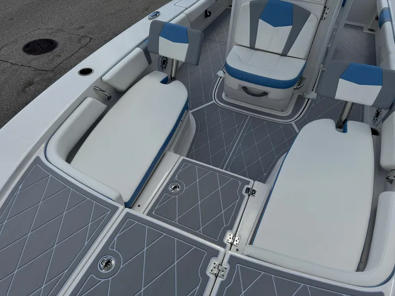 Slide: The Image of Robalo 246 Cayman 2023 - 119