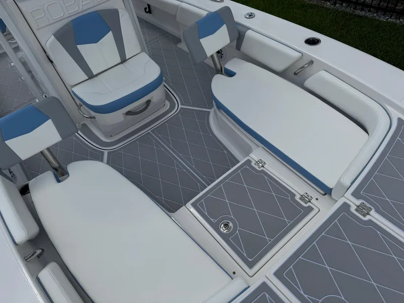 Slide: The Image of Robalo 246 Cayman 2023 - 120