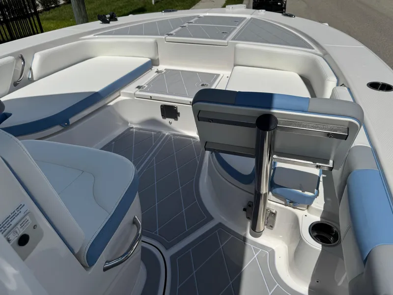 Slide: The Image of Robalo 246 Cayman 2023 - 125