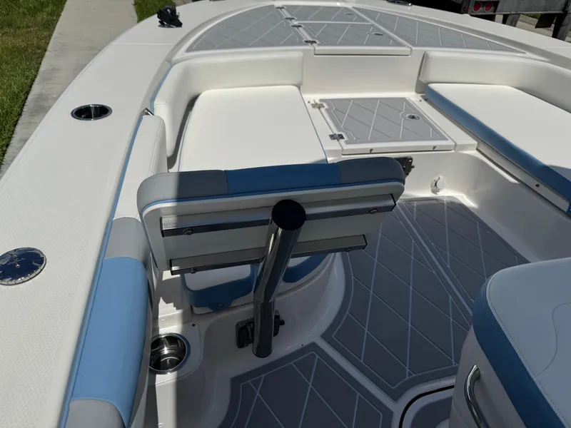 Slide: The Image of Robalo 246 Cayman 2023 - 130