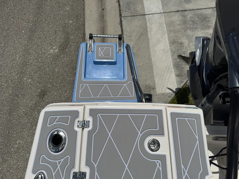 Slide: The Image of Robalo 246 Cayman 2023 - 132