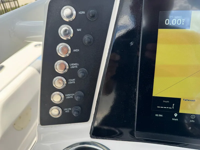 Slide: The Image of Robalo 246 Cayman 2023 - 136