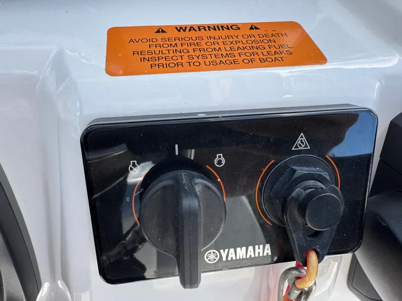 Slide: The Image of Robalo 246 Cayman 2023 - 137