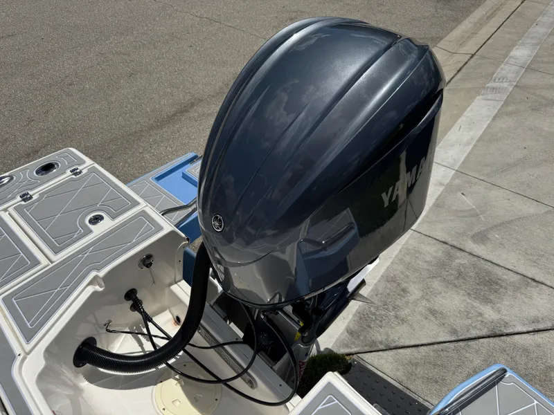 Slide: The Image of Robalo 246 Cayman 2023 - 140