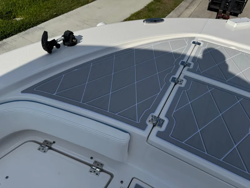 Slide: The Image of 2023 Robalo 246 Cayman boat deck with gray diamond-patterned padding. - 34