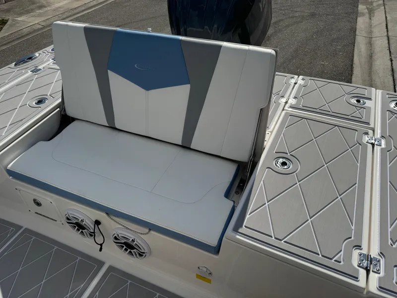 Slide: The Image of Robalo 246 Cayman 2023 - 50