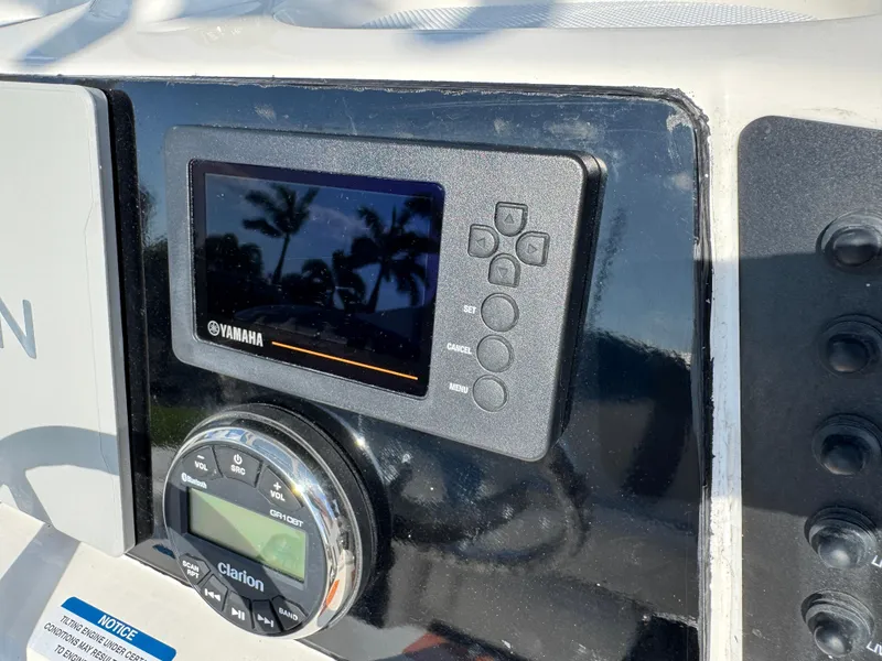 Slide: The Image of Robalo 246 Cayman 2023 - 54