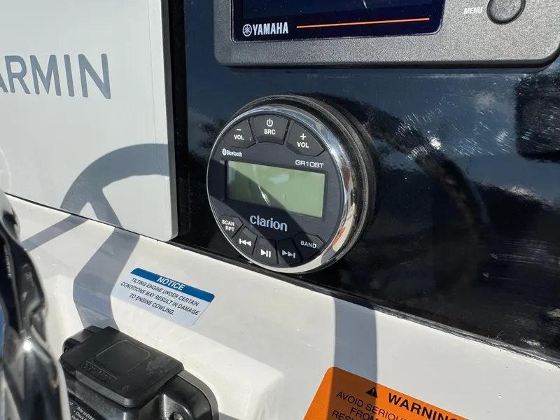 Slide: The Image of Robalo 246 Cayman 2023 - 55