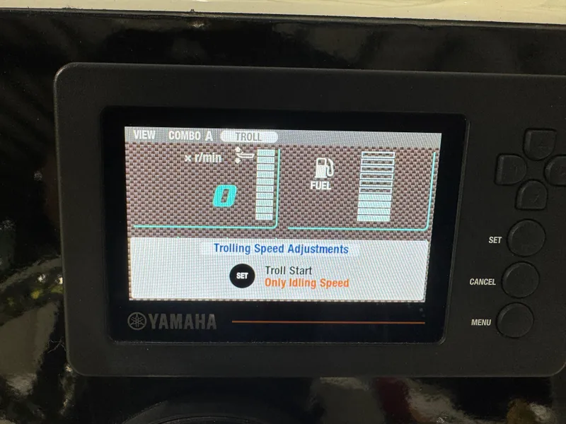 Slide: The Image of Robalo 246 Cayman 2023 - 58