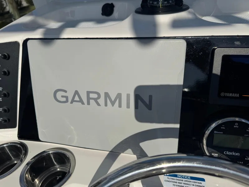 Slide: The Image of Robalo 246 Cayman 2023 - 59