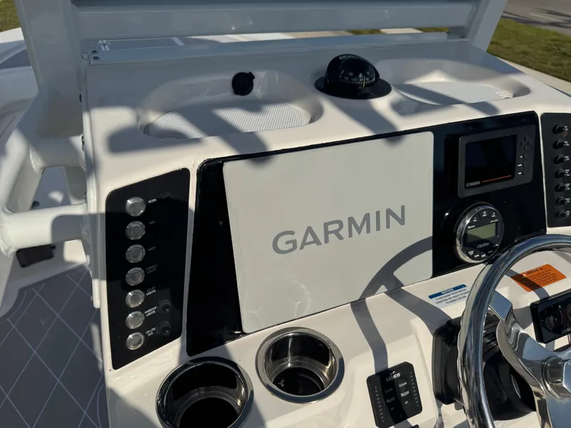 Slide: The Image of Robalo 246 Cayman 2023 - 60