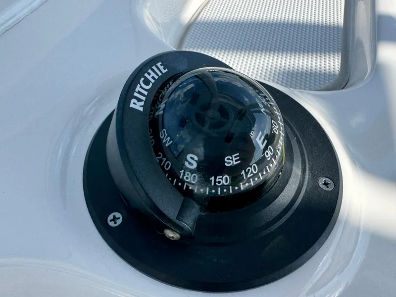 Slide: The Image of Robalo 246 Cayman 2023 - 68