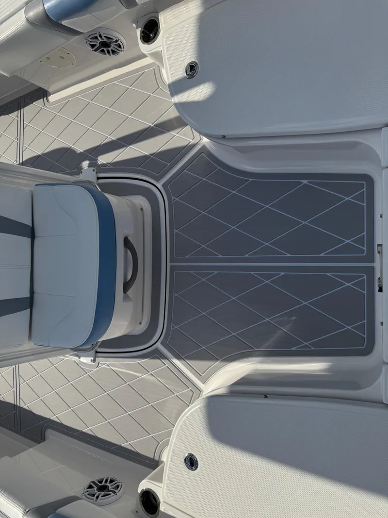 Slide: The Image of Robalo 246 Cayman 2023 - 69