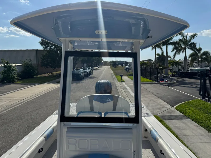 Slide: The Image of Robalo 246 Cayman 2023 - 71