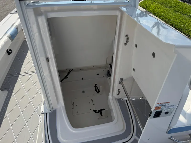Slide: The Image of Robalo 246 Cayman 2023 - 72