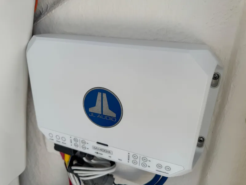 Slide: The Image of Robalo 246 Cayman 2023 - 74