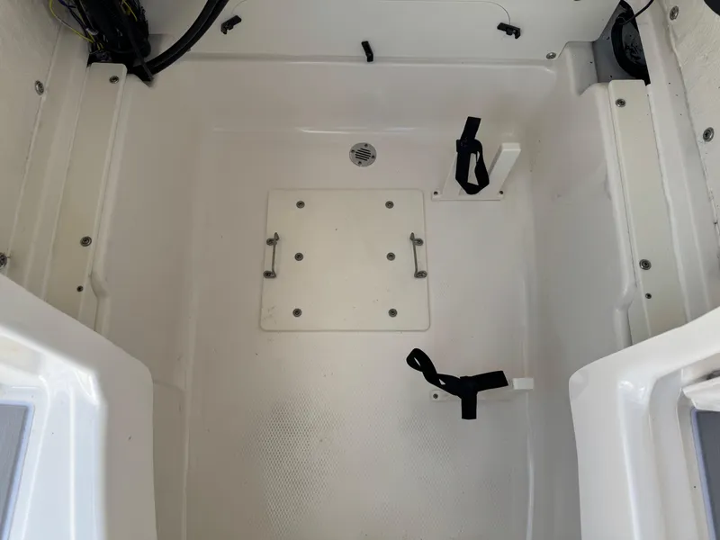 Slide: The Image of Robalo 246 Cayman 2023 - 75