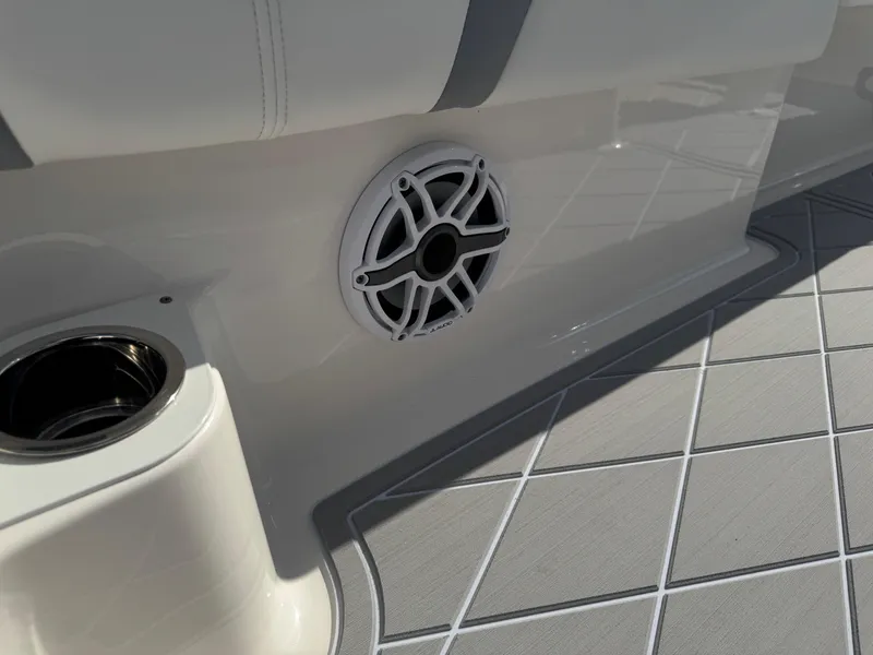 Slide: The Image of Robalo 246 Cayman 2023 - 76