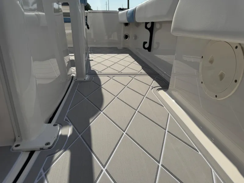 Slide: The Image of Robalo 246 Cayman 2023 - 79