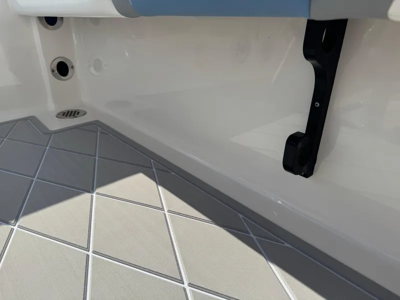 Slide: The Image of Robalo 246 Cayman 2023 - 90