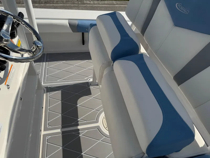 Slide: The Image of Robalo 246 Cayman 2023 - 91