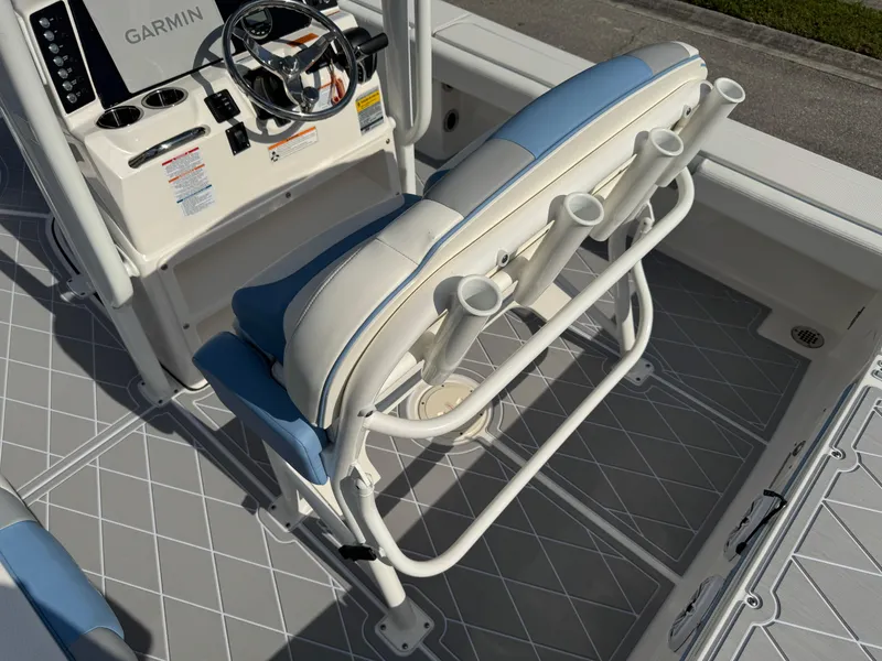 Slide: The Image of Robalo 246 Cayman 2023 - 93