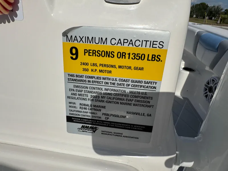 Slide: The Image of Robalo 246 Cayman 2023 - 94