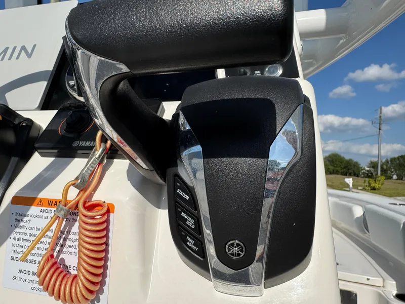 Slide: The Image of Robalo 246 Cayman 2023 - 95