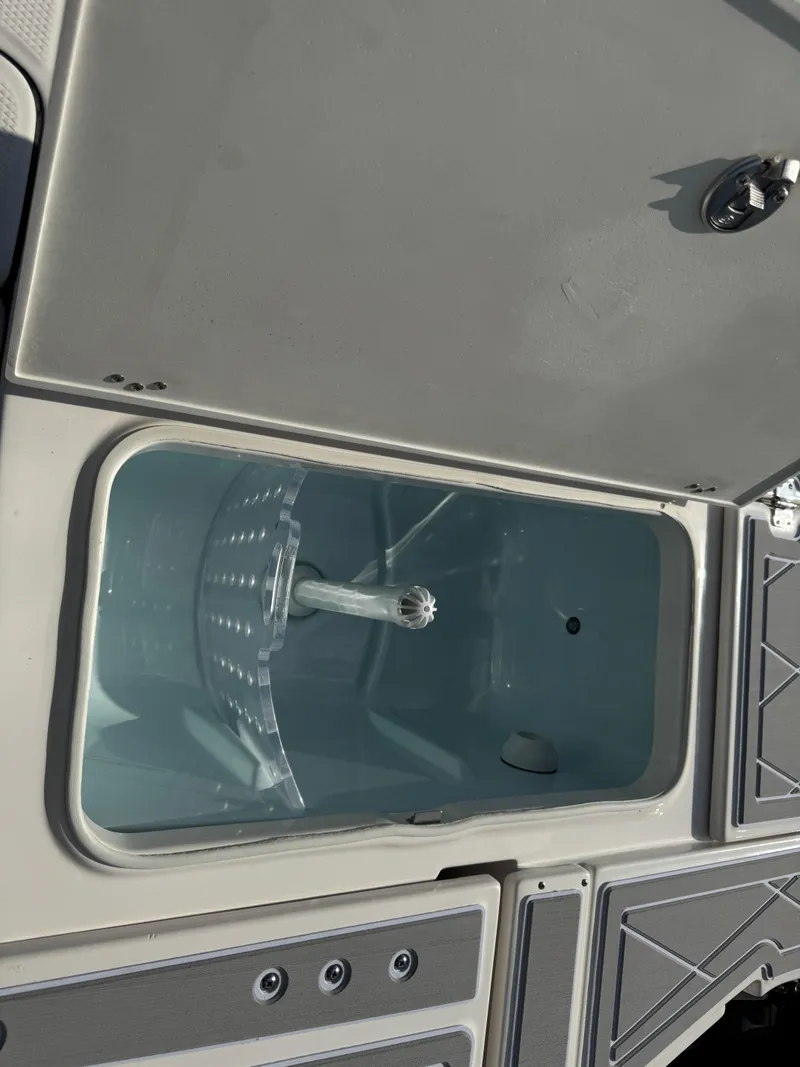 Slide: The Image of Robalo 246 Cayman 2023 - 96