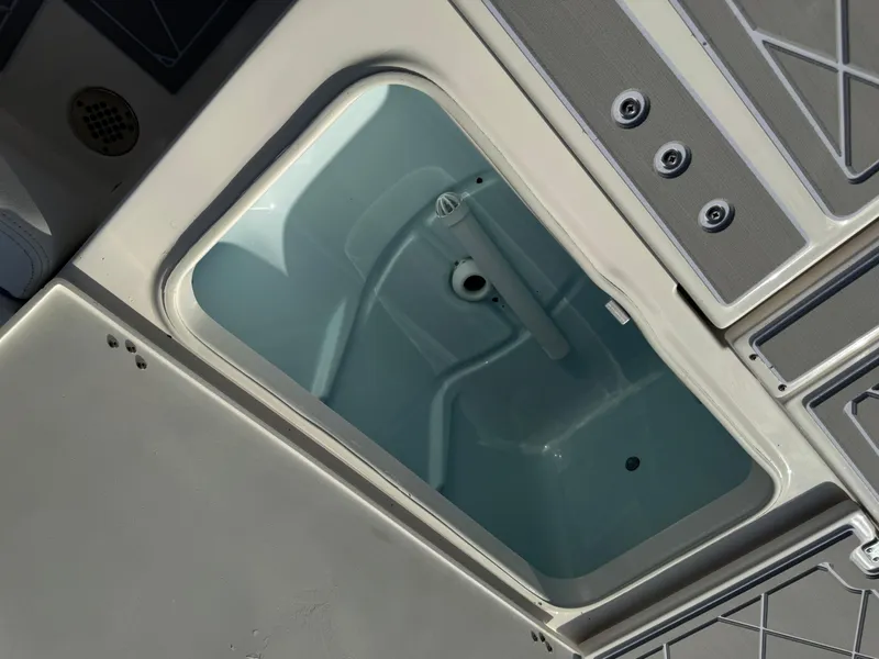 Slide: The Image of Robalo 246 Cayman 2023 - 99