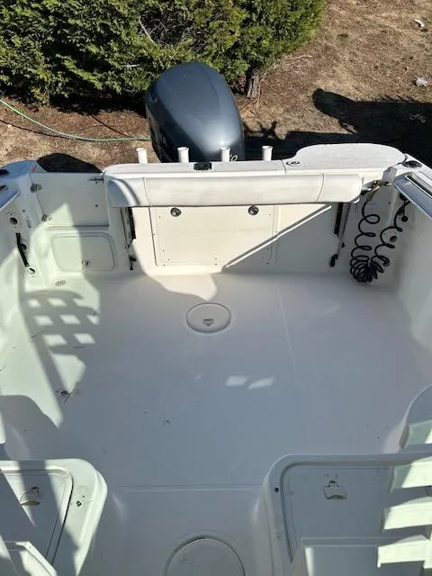 Slide: The Image of 2006 Wellcraft 252 Coastal boat deck with outboard motor, viewed from above. - 13