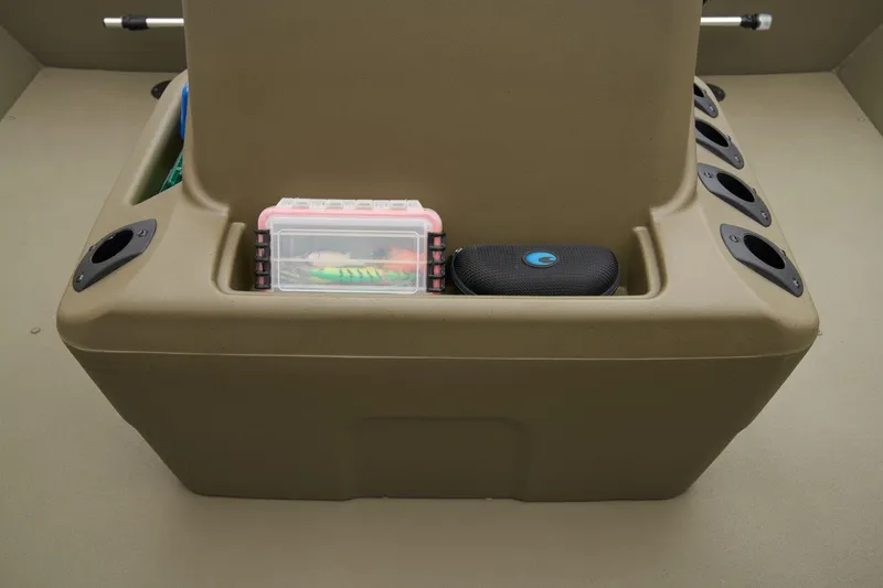 Slide: The Image of Tracker Grizzly 2072 CC Sportsman 2025 - 37