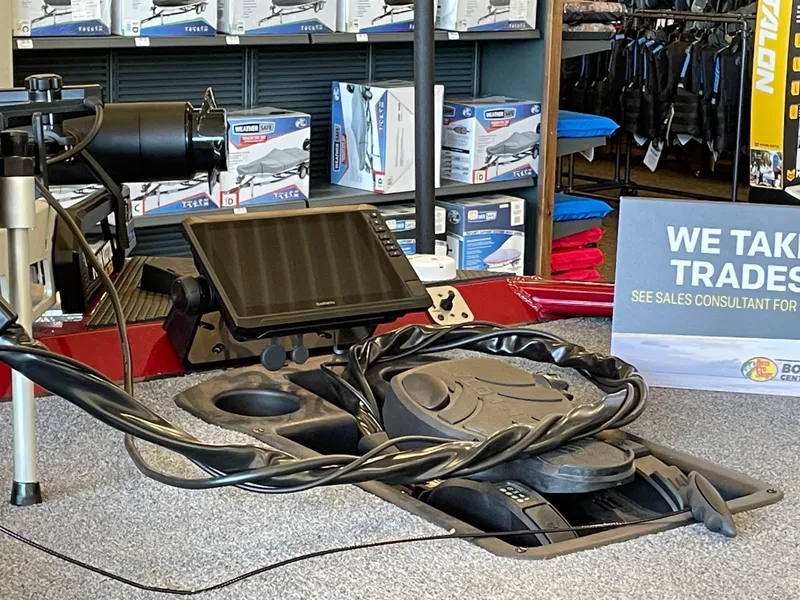 Slide: The Image of Tracker Savage 215 2025 - 88