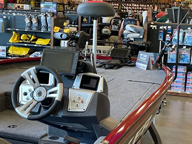 Slide: The Image of Tracker Savage 215 2025 - 89