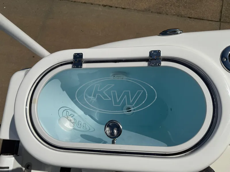 Slide: The Image of Livewell on 2025 Key West 260 CC boat, featuring KW logo and secure latch. - 40