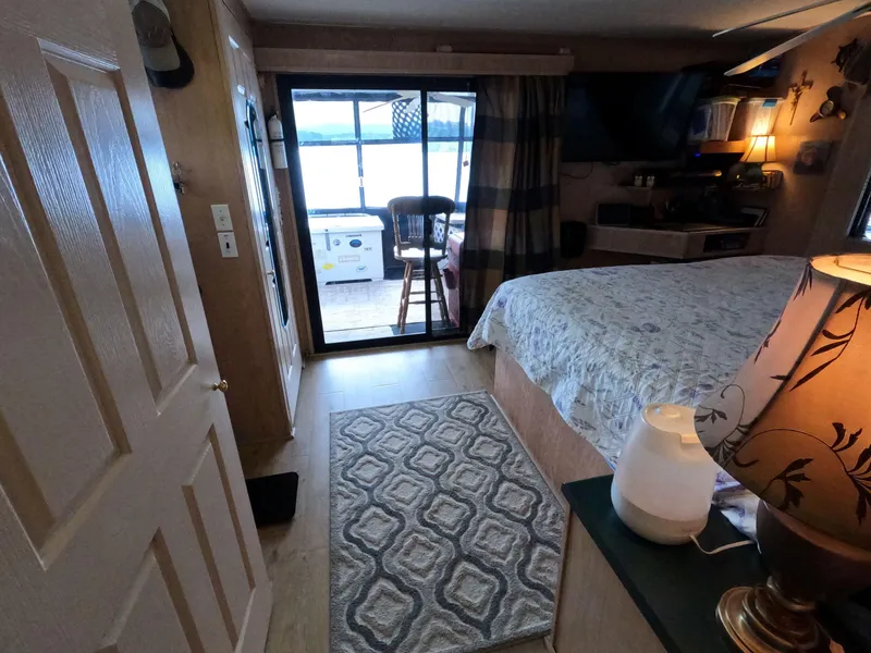 Slide: The Image of Jamestowner 1667WB Americana Custom 1998 - 55