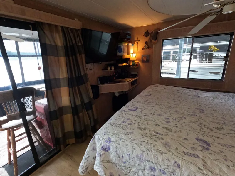 Slide: The Image of Jamestowner 1667WB Americana Custom 1998 - 56