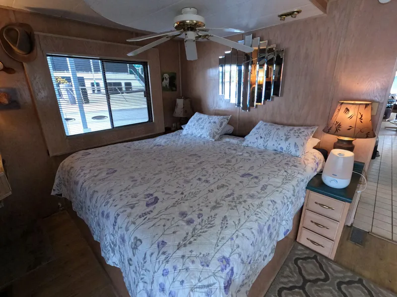 Slide: The Image of Jamestowner 1667WB Americana Custom 1998 - 57